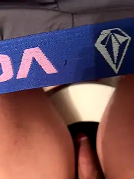 Snapshot of LilCheeky chatting on 12-14-25, 04:29 LilCheeky online show from 12-14-25, 04:29