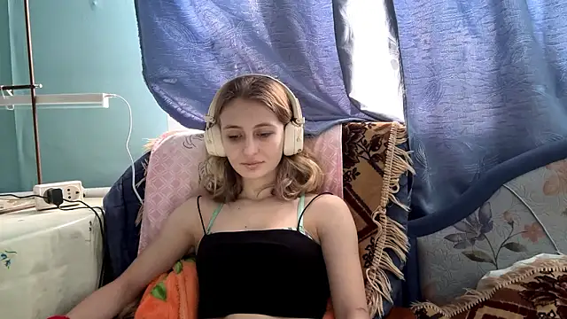 Snapshot of AmeliLia chatting on 02-08-26, 06:06 AmeliLia online show from 02-08-26, 06:06