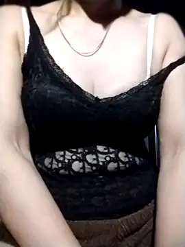 YiyinLy online show from 10-16-25, 08:54