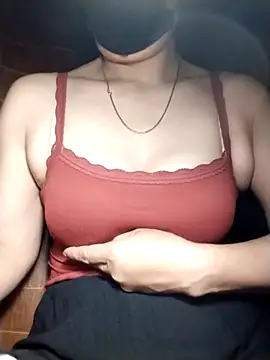 YiyinLy online show from 10-29-25, 08:32