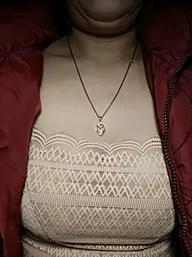 YiyinLy online show from 11-25-25, 07:14