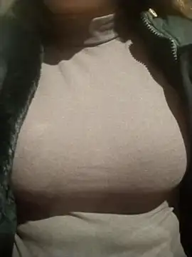 YiyinLy online show from 12-14-25, 12:10