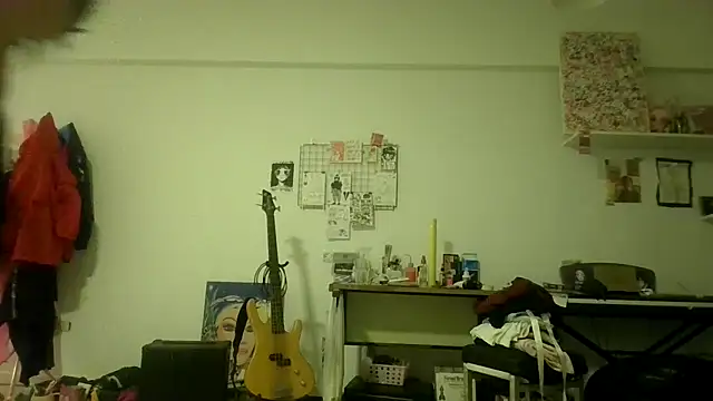 Snapshot of miapink33 chatting on 12-15-25, 11:53 miapink33 online show from 12-15-25, 11:53