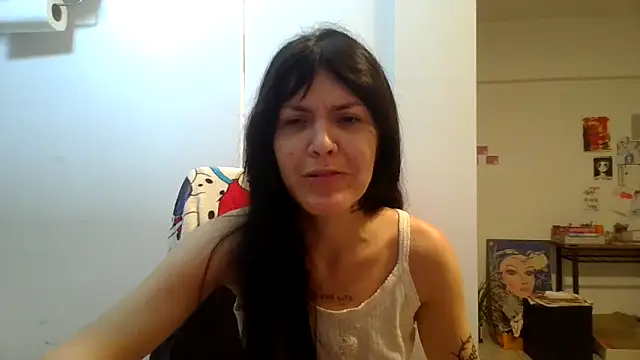 Snapshot of miapink33 chatting on 02-15-26, 02:19 miapink33 online show from 02-15-26, 02:19