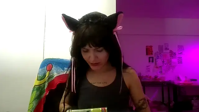 Snapshot of miapink33 chatting on 02-20-26, 01:24 miapink33 online show from 02-20-26, 01:24