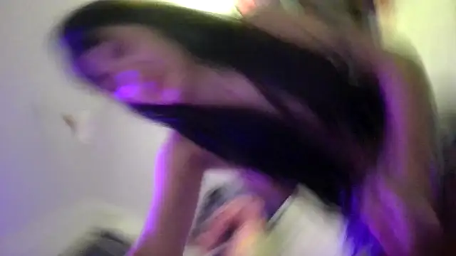 Snapshot of miapink33 chatting on 03-08-26, 02:04 miapink33 online show from 03-08-26, 02:04