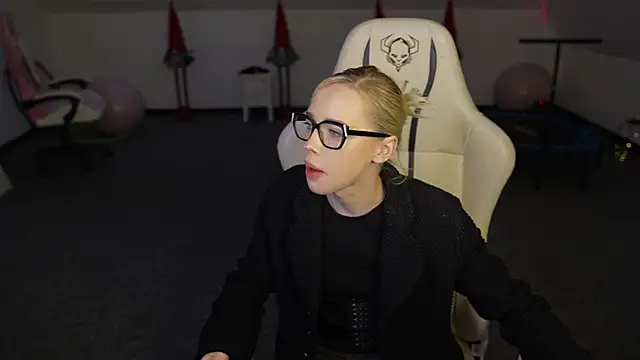 Snapshot of Jessica_start chatting on 12-15-25, 11:14 Jessica start online show from 12-15-25, 11:14