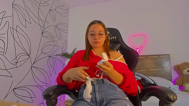 Snapshot of merida_06 chatting on 10-19-25, 03:51 merida 06 online show from 10-19-25, 03:51