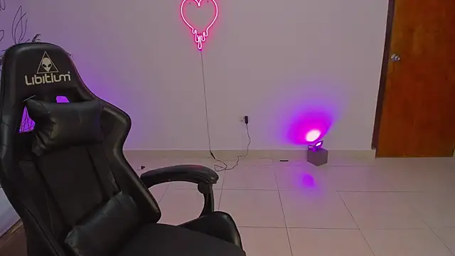 Snapshot of merida_06 chatting on 11-07-25, 03:06 merida 06 online show from 11-07-25, 03:06