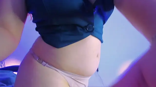 Snapshot of merida_06 chatting on 11-08-25, 03:18 merida 06 online show from 11-08-25, 03:18