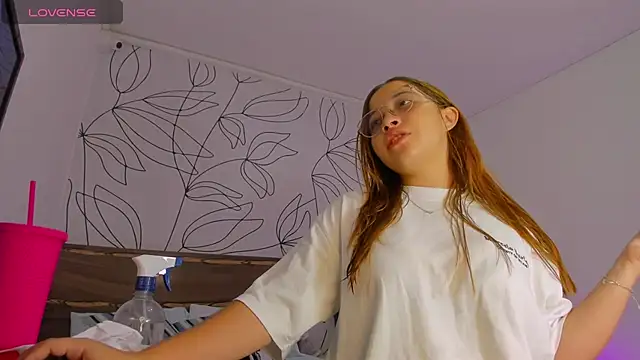 Snapshot of merida_06 chatting on 11-16-25, 07:52 merida 06 online show from 11-16-25, 07:52