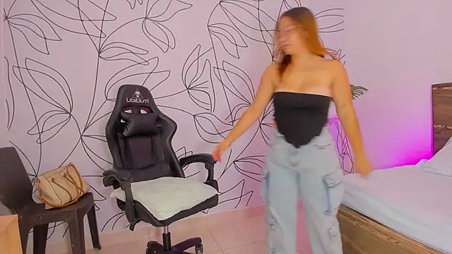 Snapshot of merida_06 chatting on 11-26-25, 10:44 merida 06 online show from 11-26-25, 10:44