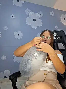 Snapshot of merida_06 chatting on 12-02-25, 08:37 merida 06 online show from 12-02-25, 08:37