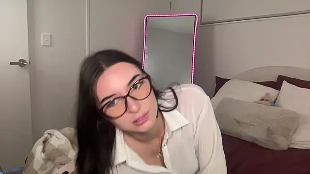 mollyy2006 online show from 10-25-25, 01:13