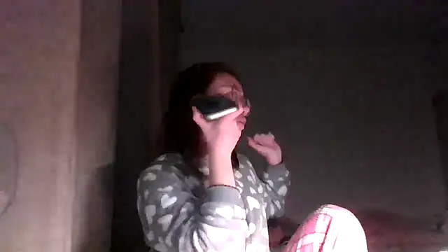 Snapshot of LuckySLove chatting on 03-19-26, 07:29 LuckySLove online show from 03-19-26, 07:29