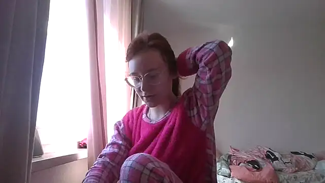 Snapshot of LuckySLove chatting on 03-22-26, 12:08 LuckySLove online show from 03-22-26, 12:08