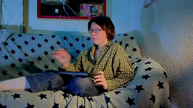 ReincarnatedAngel online show from 10-18-25, 05:57