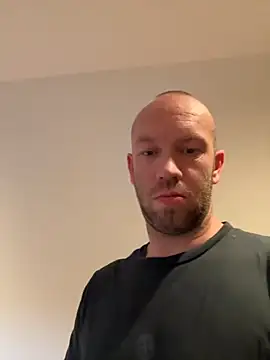 Snapshot of Missleil chatting on 10-31-25, 03:35 Missleil online show from 10-31-25, 03:35