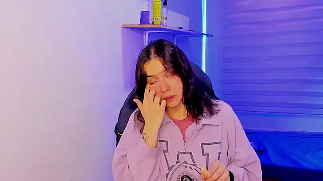 Emily Lindey online show from 10-28-25, 03:10