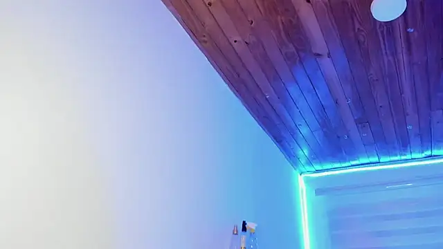 Emily Lindey online show from 11-04-25, 03:16