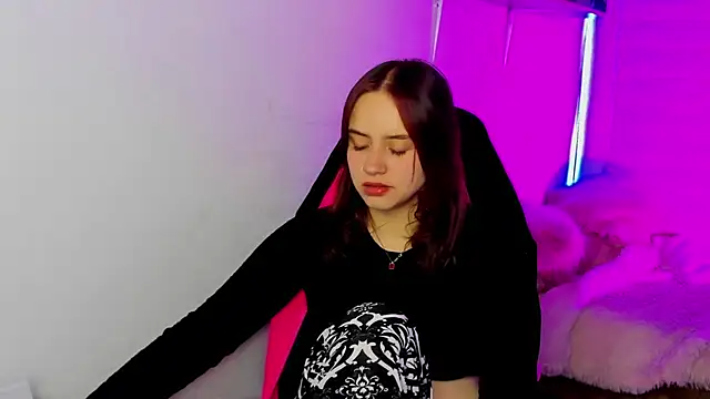 Emily Lindey online show from 12-20-25, 04:41