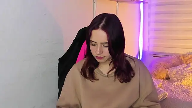 Emily Lindey online show from 01-11-26, 03:44