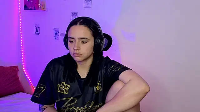 Emily Lindey online show from 04-06-26, 04:46