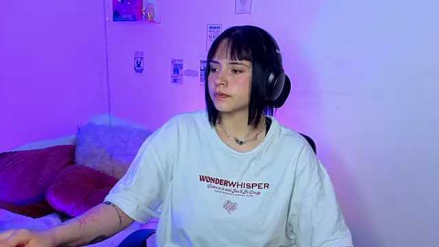 Emily Lindey online show from 04-09-26, 06:19