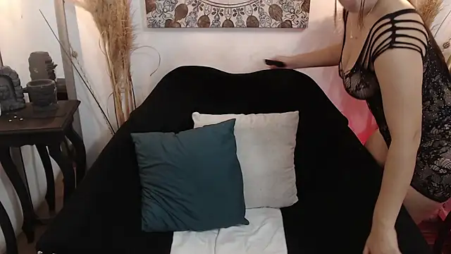 ZharaGag on u online show from 10-17-25, 12:08