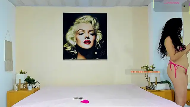 Snapshot of SSWEETSIINNN chatting on 10-24-25, 01:13 SSWEETSIINNN online show from 10-24-25, 01:13