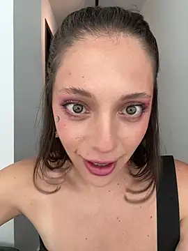 Snapshot of Ryan_ruru chatting on 02-18-26, 02:02 Ryan ruru online show from 02-18-26, 02:02