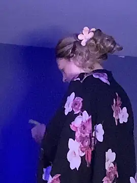 queenkelly1234 online show from 03-12-26, 04:57