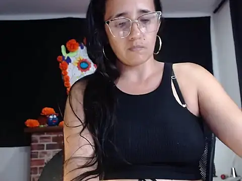 Lucyy Naugthy online show from 11-13-25, 06:29