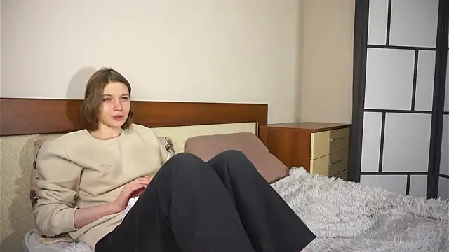 RoslynArcuo online show from 10-28-25, 08:33