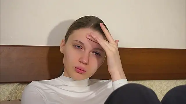 RoslynArcuo online show from 11-19-25, 08:20