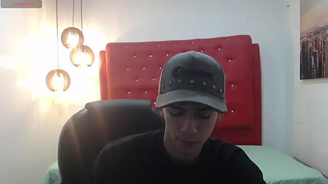 AmethystShadow17 online show from 12-14-25, 04:12