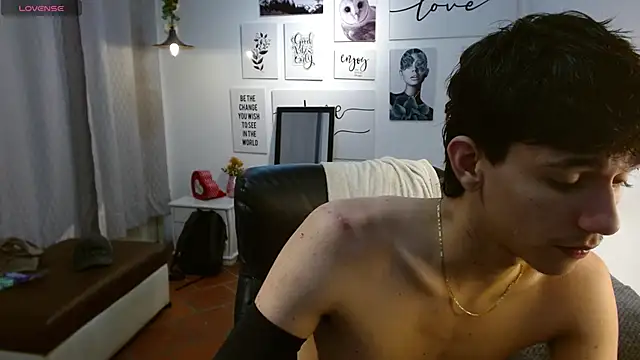 Snapshot of AmethystShadow17 chatting on 12-20-25, 08:05 AmethystShadow17 online show from 12-20-25, 08:05