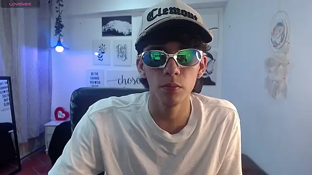 Snapshot of AmethystShadow17 chatting on 02-06-26, 07:39 AmethystShadow17 online show from 02-06-26, 07:39