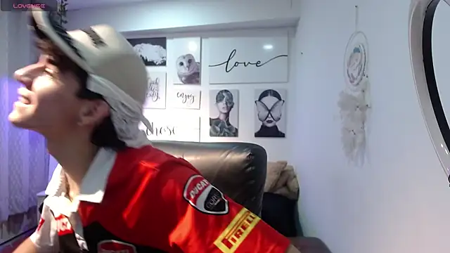 Snapshot of AmethystShadow17 chatting on 02-07-26, 07:50 AmethystShadow17 online show from 02-07-26, 07:50