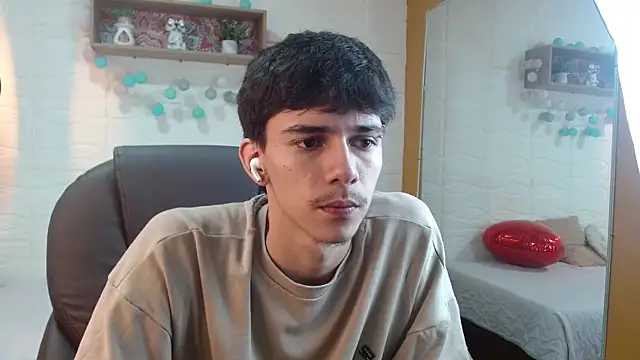 AmethystShadow17 online show from 04-12-26, 03:44