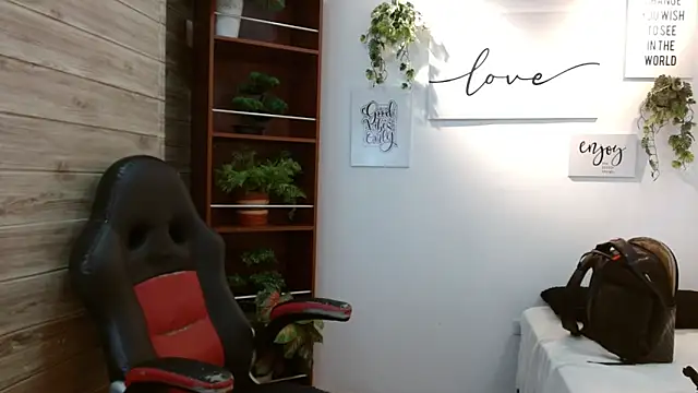 AmethystShadow17 online show from 04-23-26, 04:24