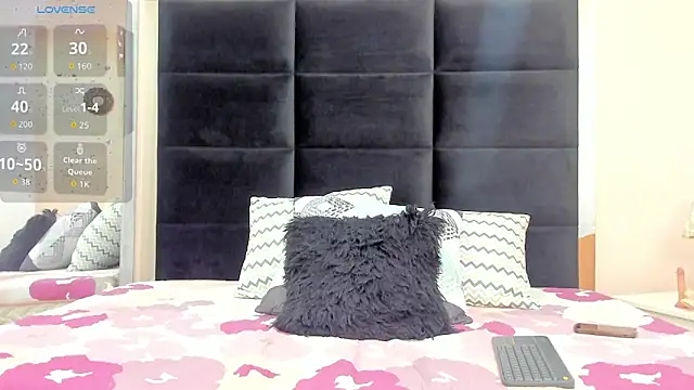 Cleo Saunders online show from 10-15-25, 05:57