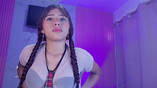 dafne17  online show from 11-13-25, 03:55