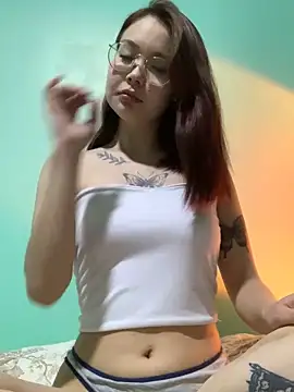 KittyK at online show from 11-20-25, 09:47