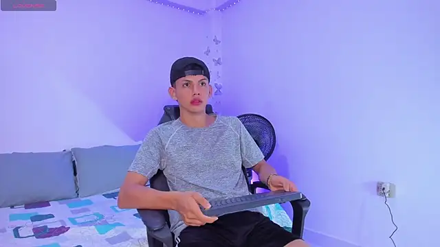 Snapshot of Axel_Cody_ chatting on 10-23-25, 11:42 Axel Cody online show from 10-23-25, 11:42