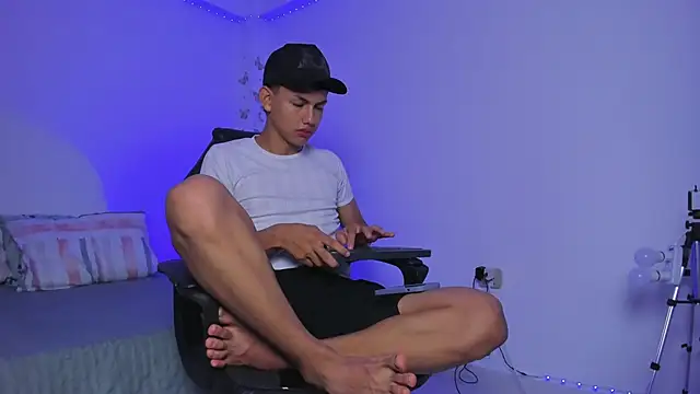 Snapshot of Axel_Cody_ chatting on 11-05-25, 12:27 Axel Cody online show from 11-05-25, 12:27