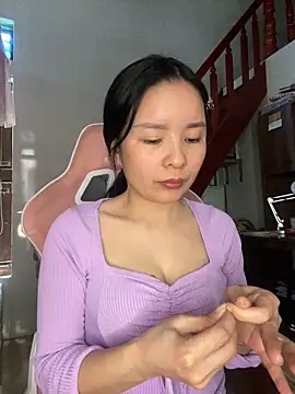 Listen-ly online show from 11-30-25, 04:16