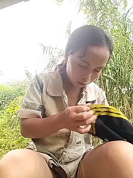 Snapshot of Nguyet2k4 chatting on 10-17-25, 07:11 Nguyet2k4 online show from 10-17-25, 07:11