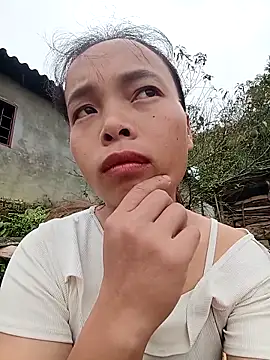 Snapshot of Nguyet2k4 chatting on 10-24-25, 01:46 Nguyet2k4 online show from 10-24-25, 01:46