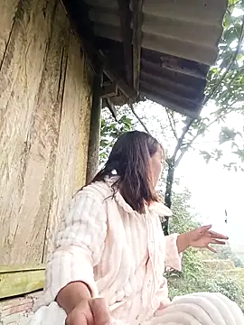 Snapshot of Nguyet2k4 chatting on 12-05-25, 01:14 Nguyet2k4 online show from 12-05-25, 01:14